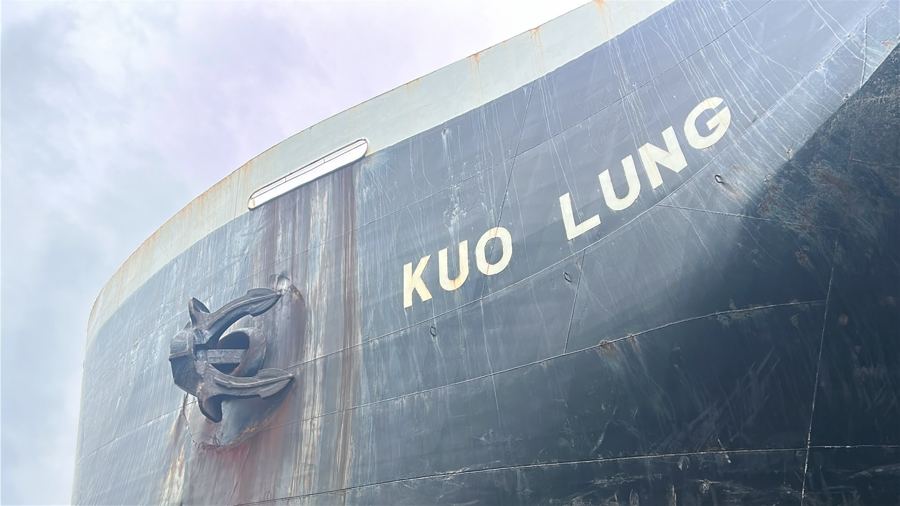 AC-14 anchor fitted to bow, MV Kuo Lung